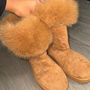 Brown fur winter boots